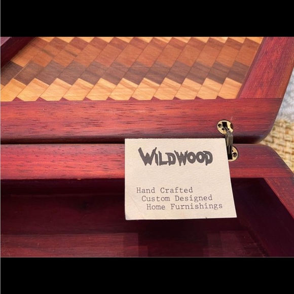 WILDWOOD handcrafted box in pristine - Picture 2 of 8